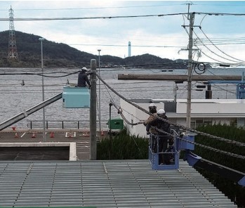構内架空線敷設の写真