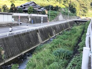 川掃除を行いました